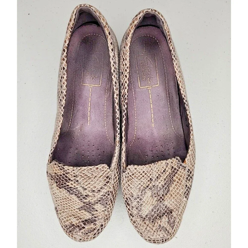 Clarks Artisan Brown Faux Snakeskin Leather Loafers Flats Slip Ons Size US 8 EUC